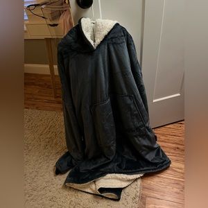 THE COMFY unisex blanket hoodie in blue